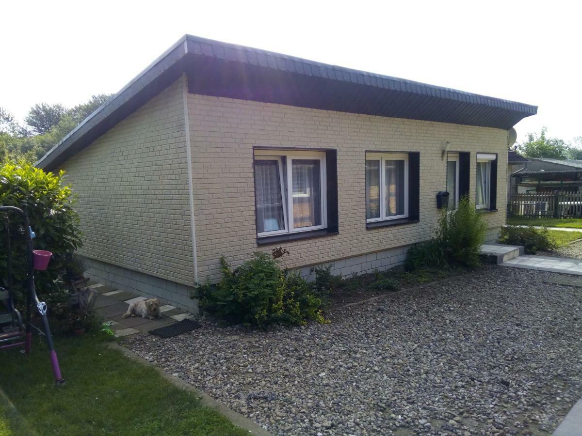 Spacious Bungalow Near Sea In Grundshagen 部屋 写真